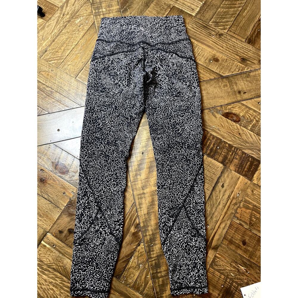 Luluelmon in Movement Tight - Everlux size 4 -Diffuse Starlight Black